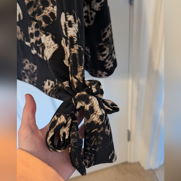 Hamilton Black Cheetah Floral Patterned Top - Picture 4 of 9